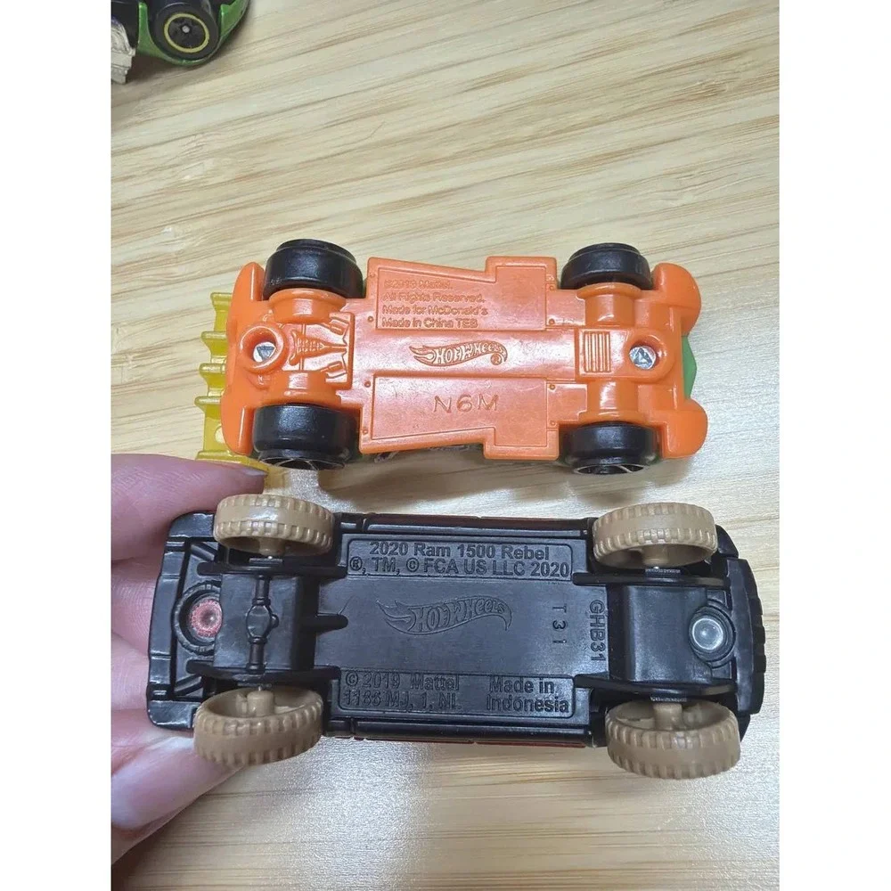 Hot Wheels Lot of 4‎ Loose Cars Truck Twin Mill Ram 1500 Mixed